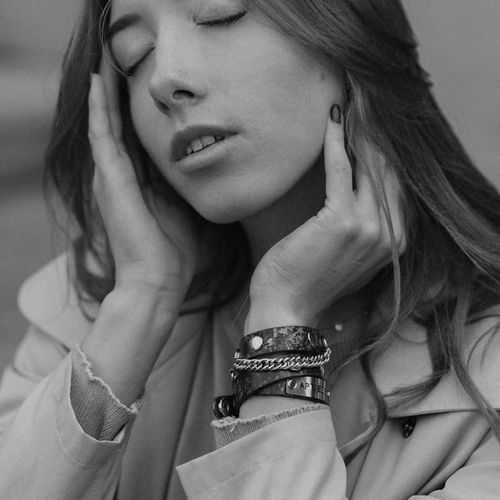 Portrait of Nina Korolchuk, a calm professional practitioner in a minimalist studio.